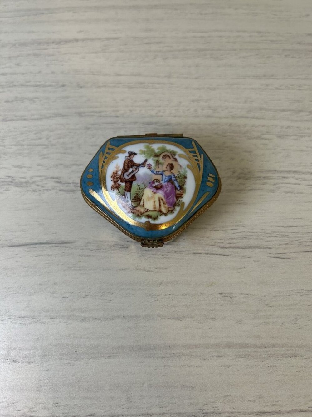 LIMOGES FRANCE BOX Vintage Blue Woman And Man Trinket Box Porcelain Serenade - Picture 3 of 12